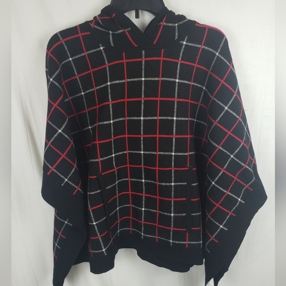 NWT Tahari Black And Red Hooded Sweater Poncho Sz OSFM - Picture 1 of 11